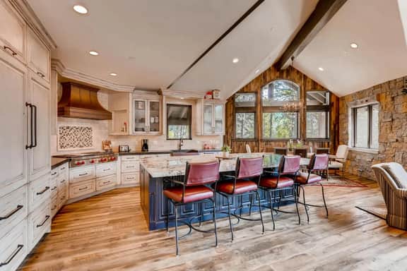 Slope Side Custom Luxury Home with Hot Tub - Image 5