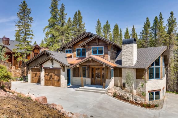 Slope Side Custom Luxury Home with Hot Tub - Image 1